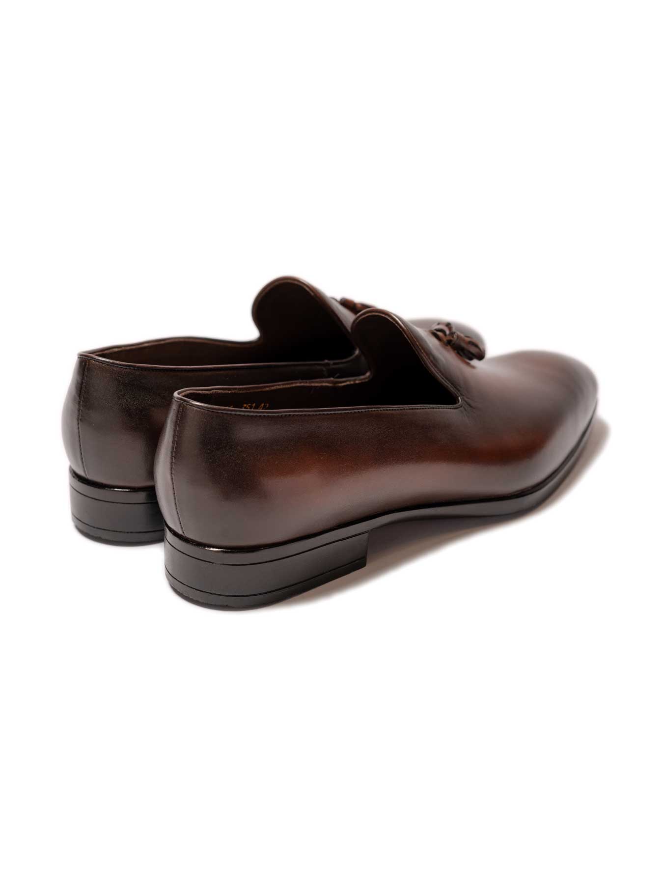 کفش چرم قهوه ای بدون بند منگوله دار 