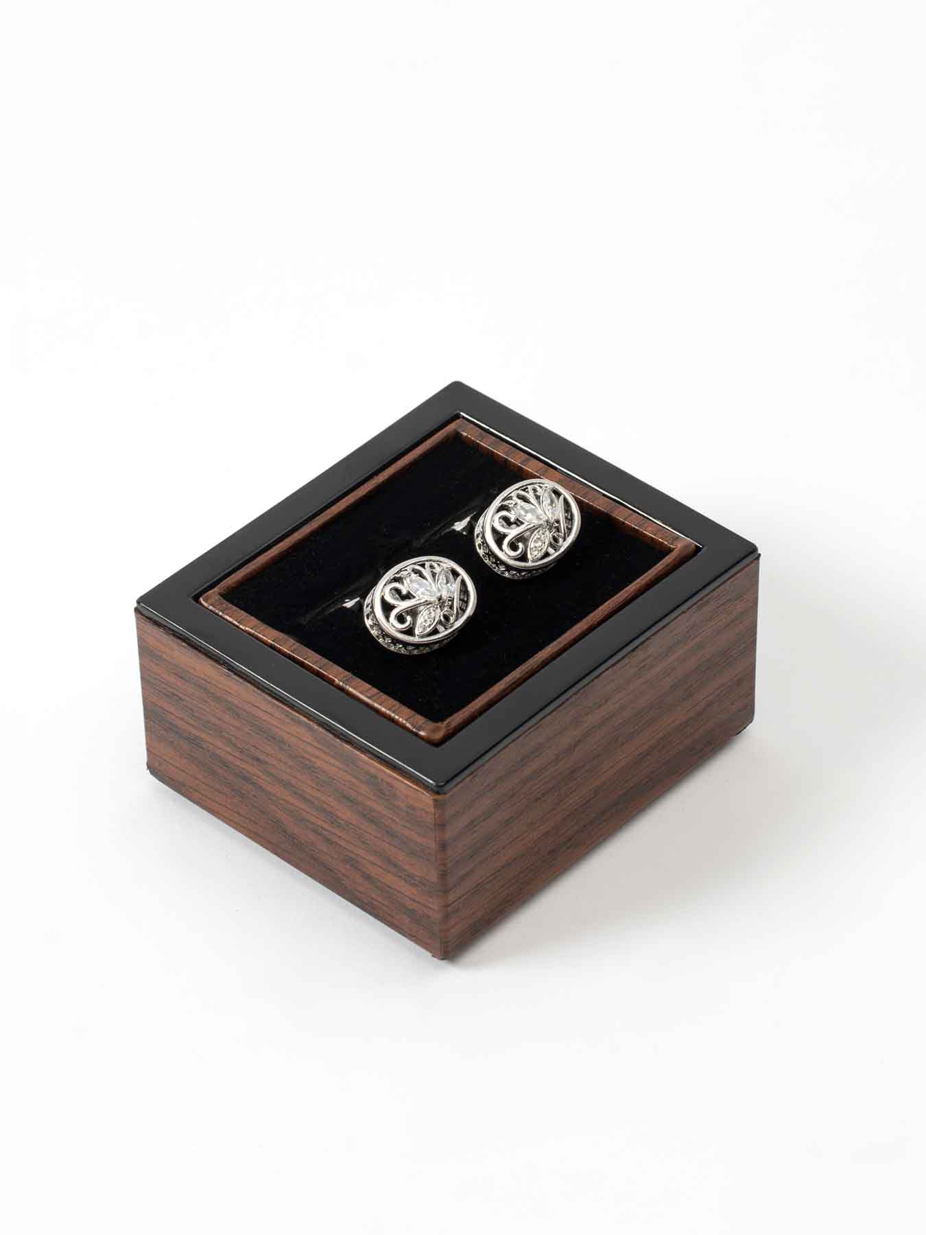 دکمه سردست نگین دار نقره ای 11