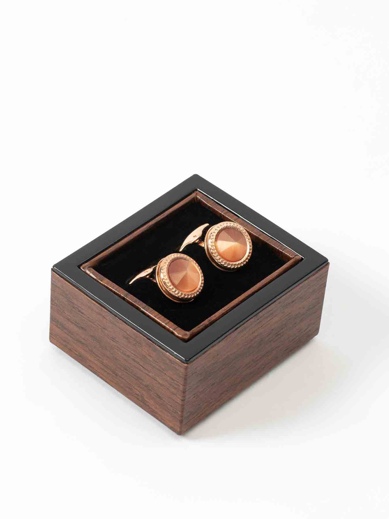 دکمه سردست نگین دار طلایی