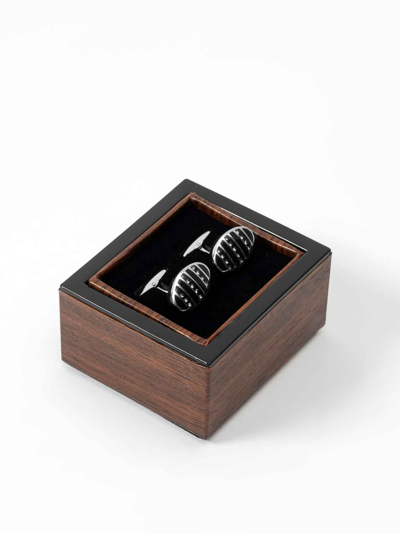 دکمه سردست نگین دار نقره ای مشکی 3