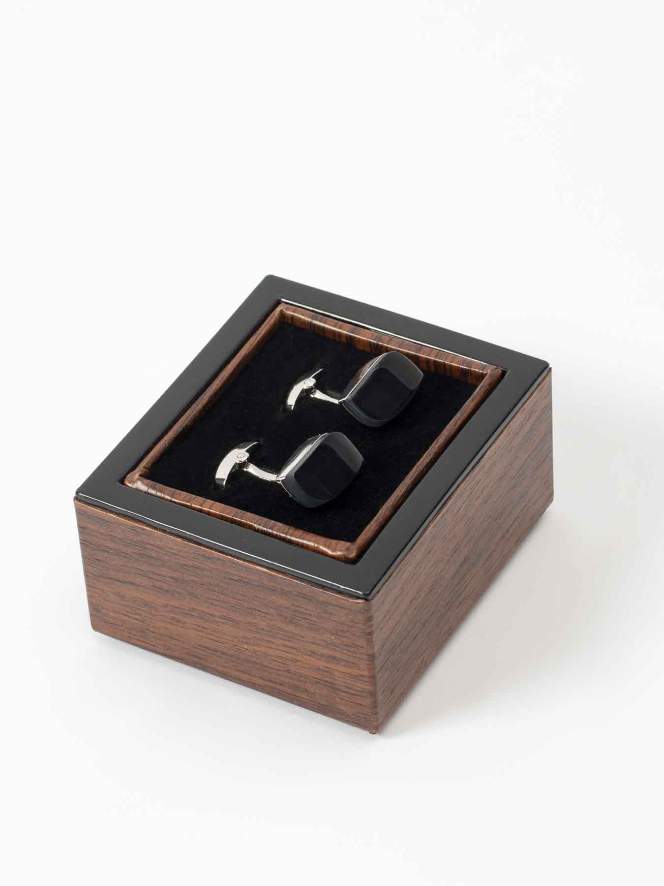 دکمه سردست بیضی