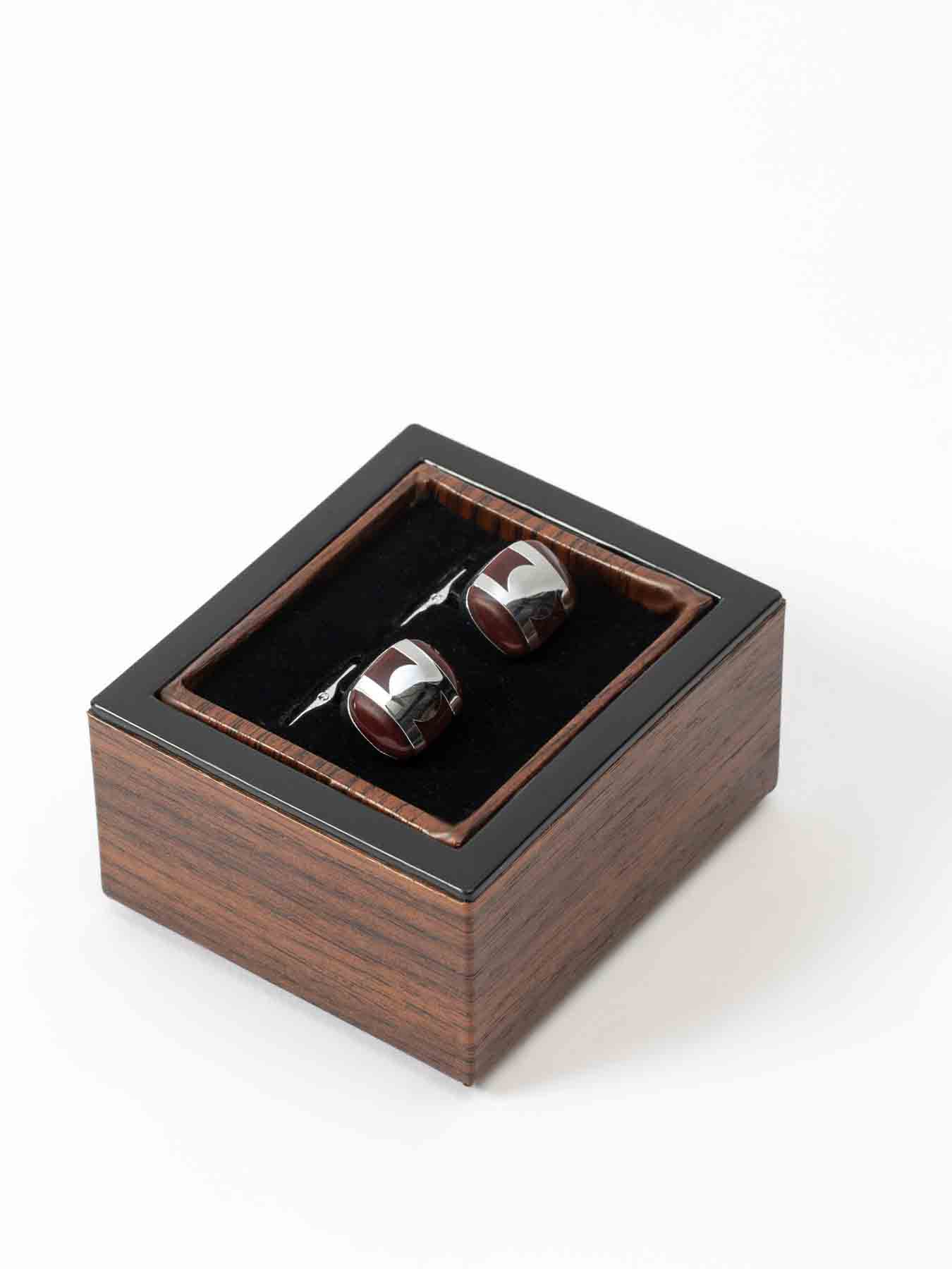 دکمه سردست مربع شکل نقره ای زرشکی 2