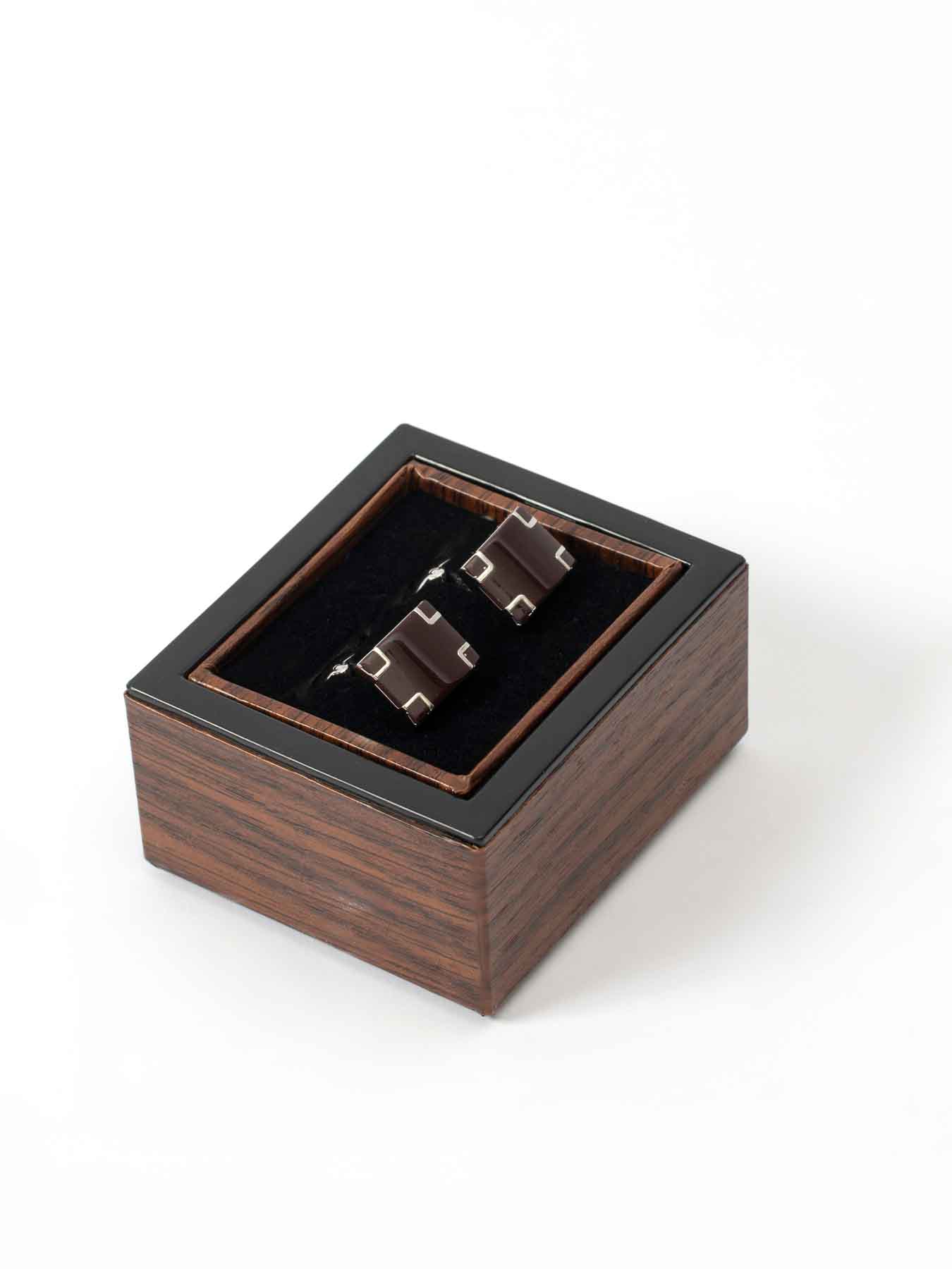 دکمه سردست مربع شکل نقره ای زرشکی 3