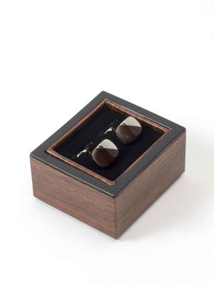 دکمه سردست مربع شکل ال سی من