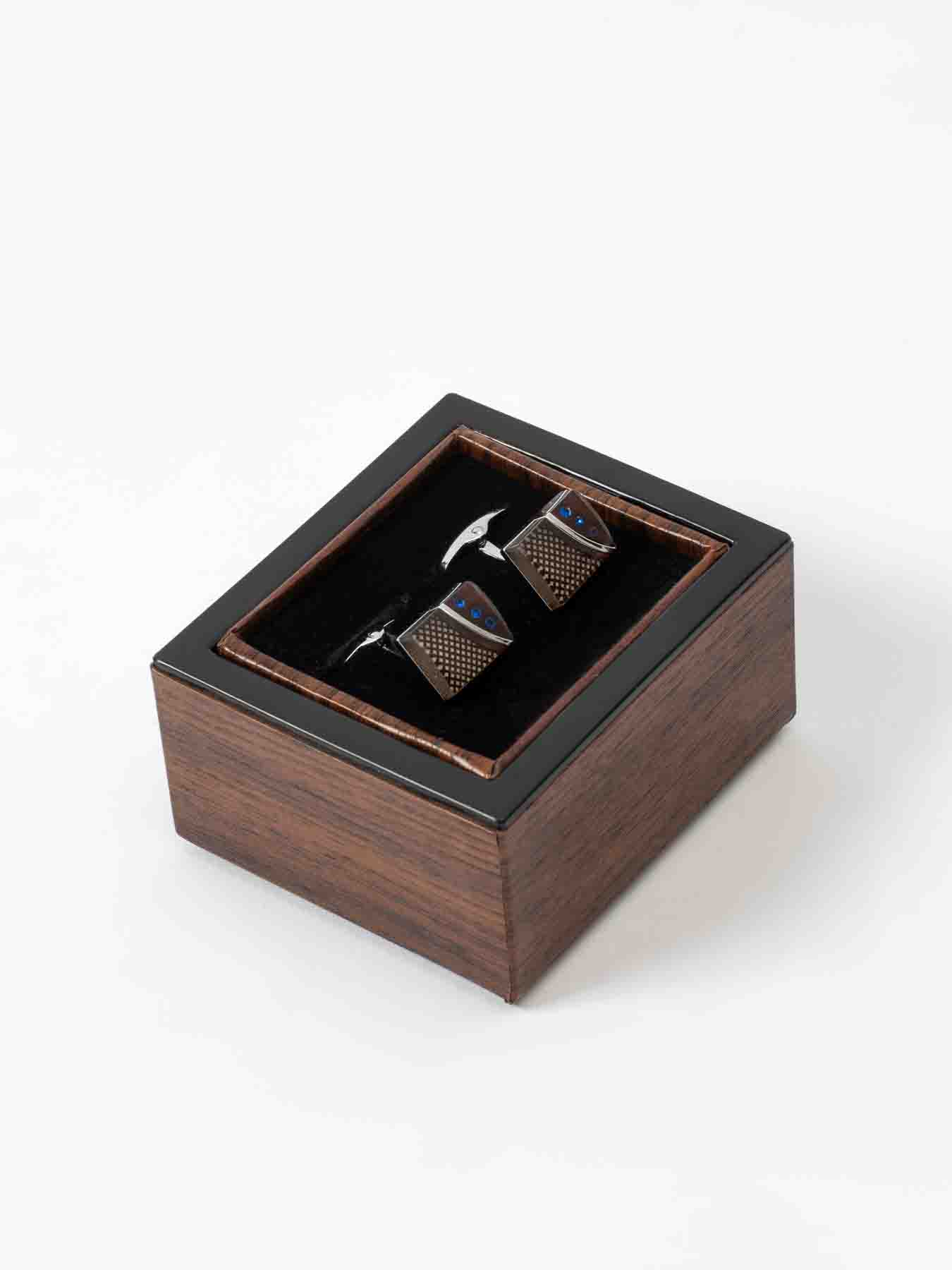 دکمه سردست مربع شکل نقره ای زرشکی5