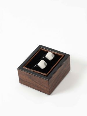 دکمه سردست مربع شکل نقره ای سفید