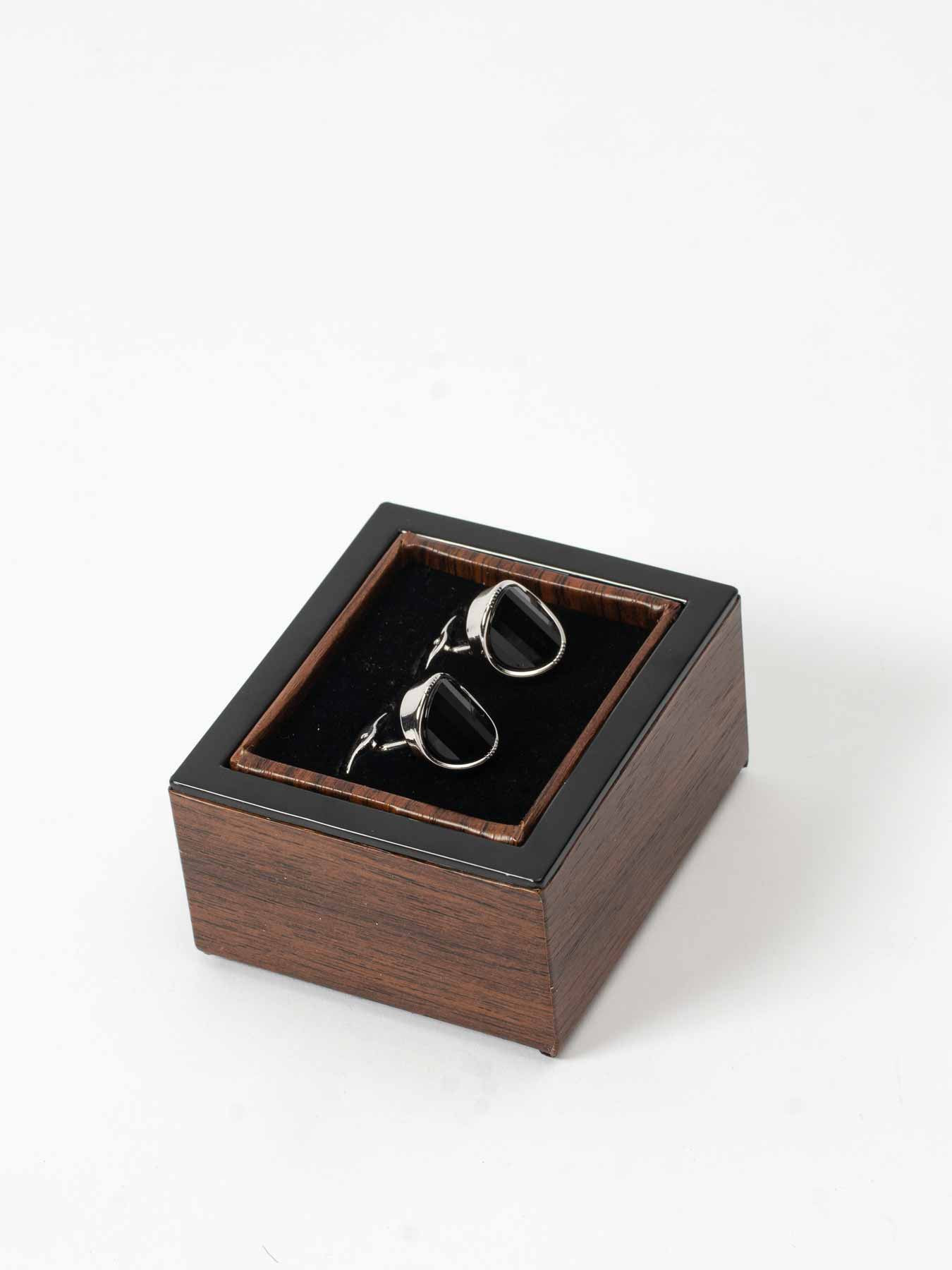 دکمه سردست دایره شکل