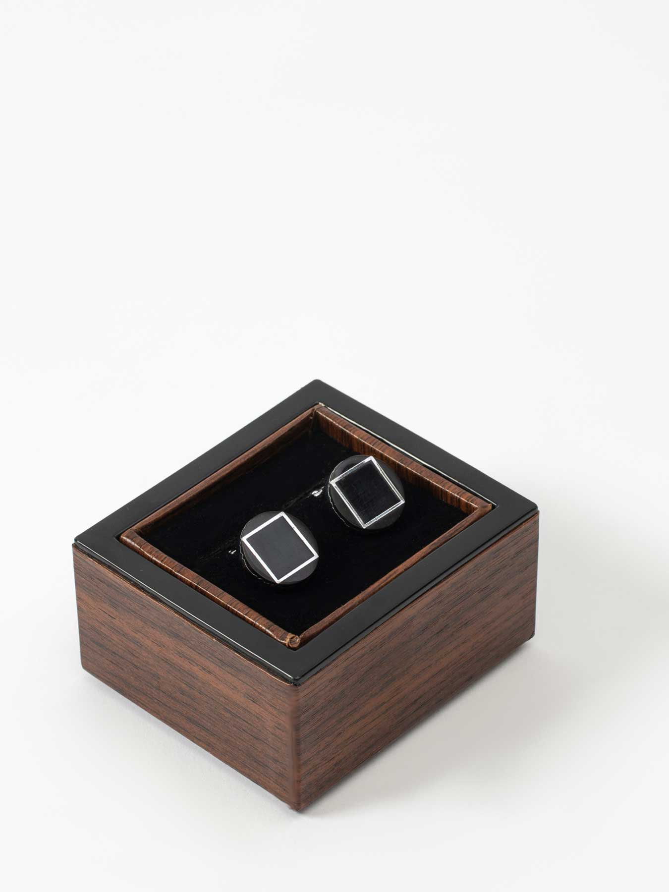 دکمه سردست دایره شکل نقره ای مشکی 9