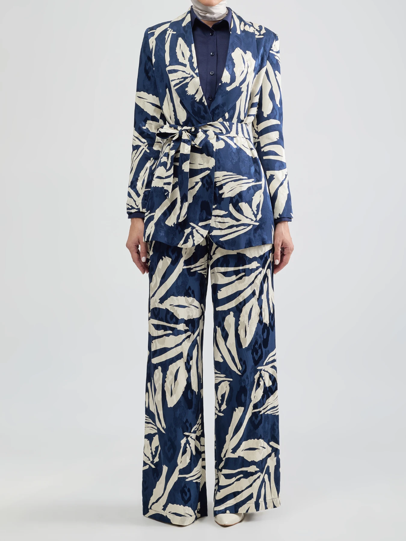 کت و شلوار طرح دار سزمه ای کرم یقه آرشال 