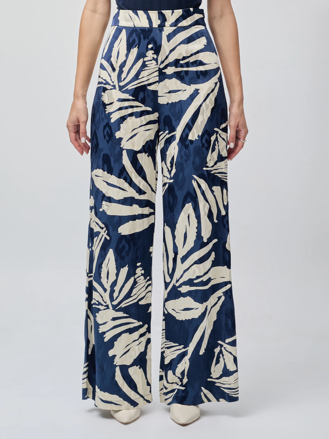 کت و شلوار طرح دار سزمه ای کرم یقه آرشال 