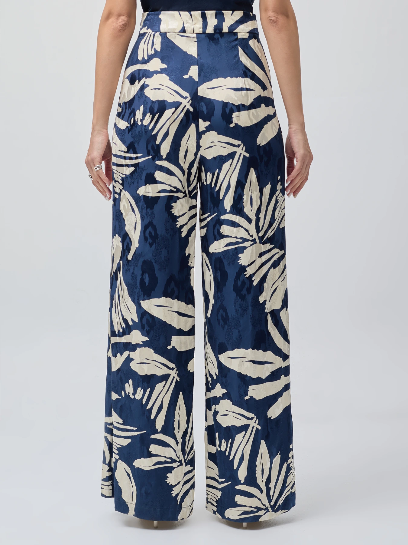 کت و شلوار طرح دار سزمه ای کرم یقه آرشال 