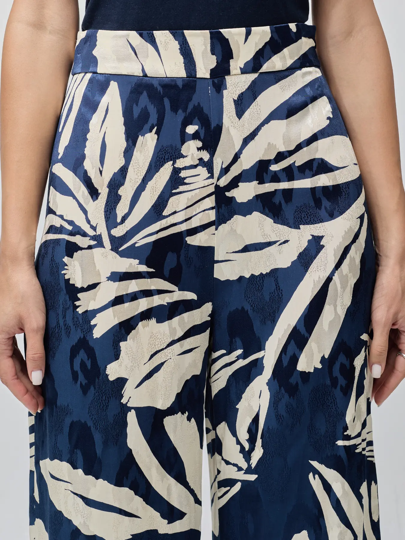 کت و شلوار طرح دار سزمه ای کرم یقه آرشال 