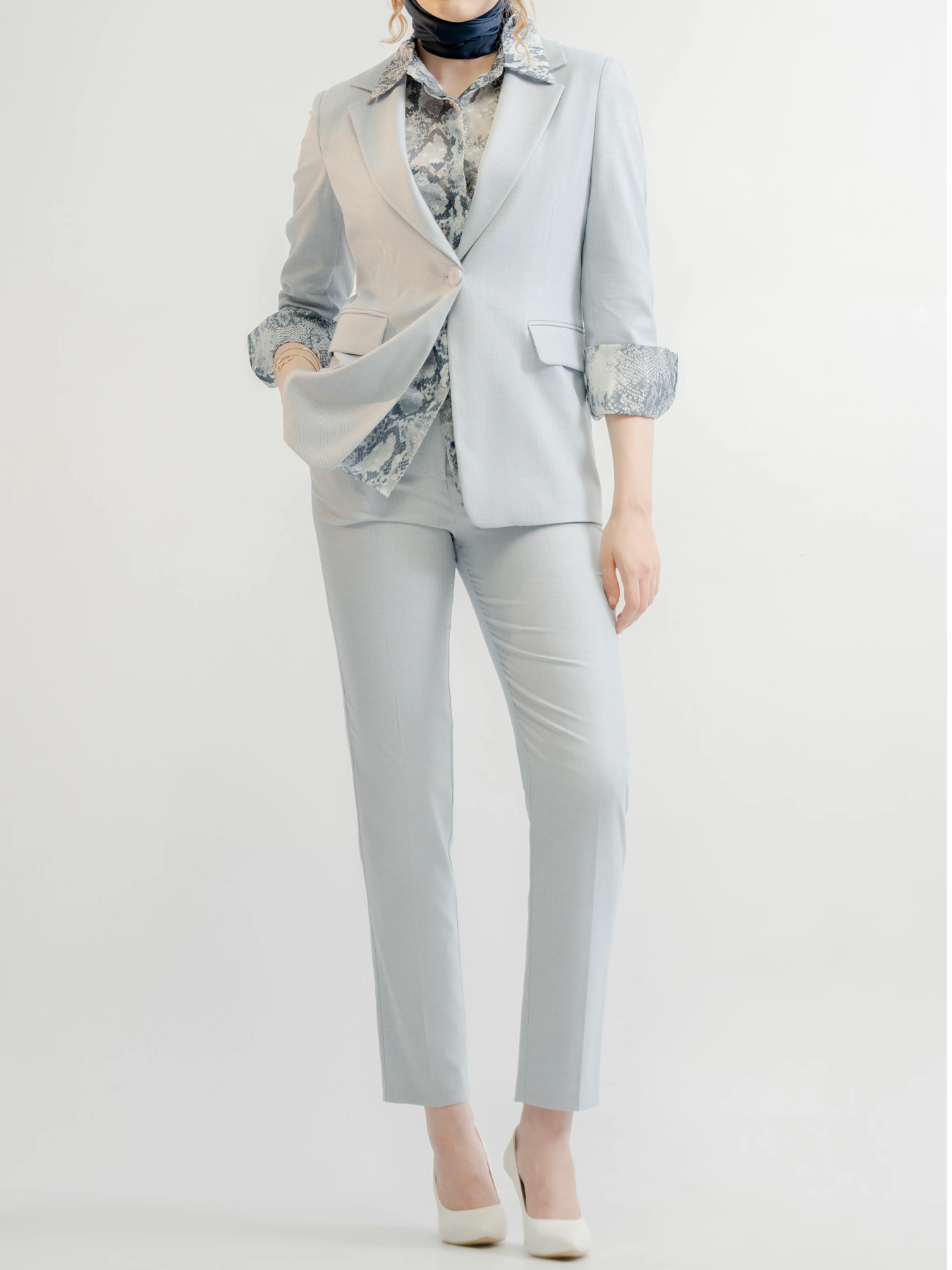 کت شلوار زنانه یقه انگلیسی تک دکمه آبی طوسی