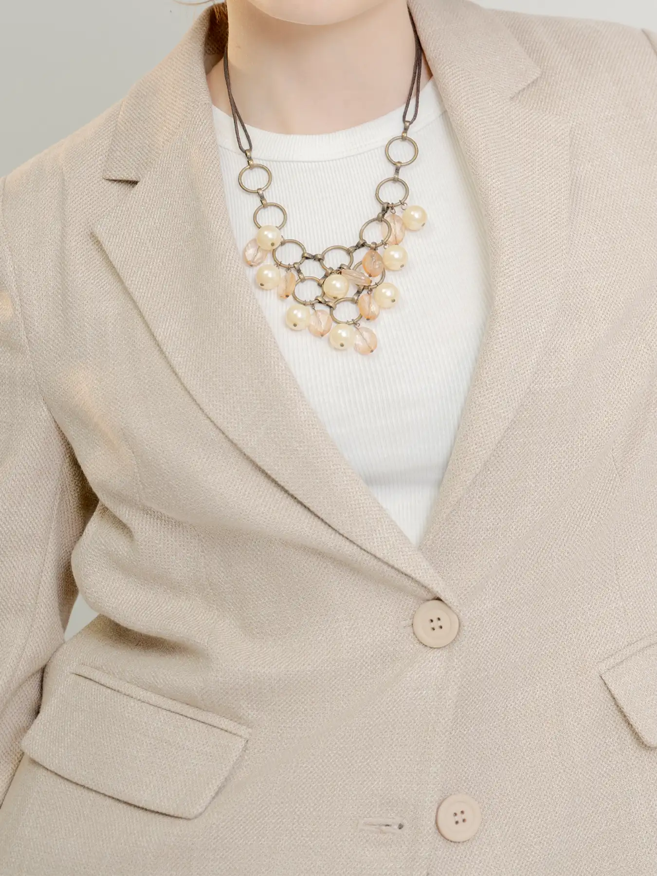 کت و شلوار زنانه کرم یقه انگلیسی دو دکمه 