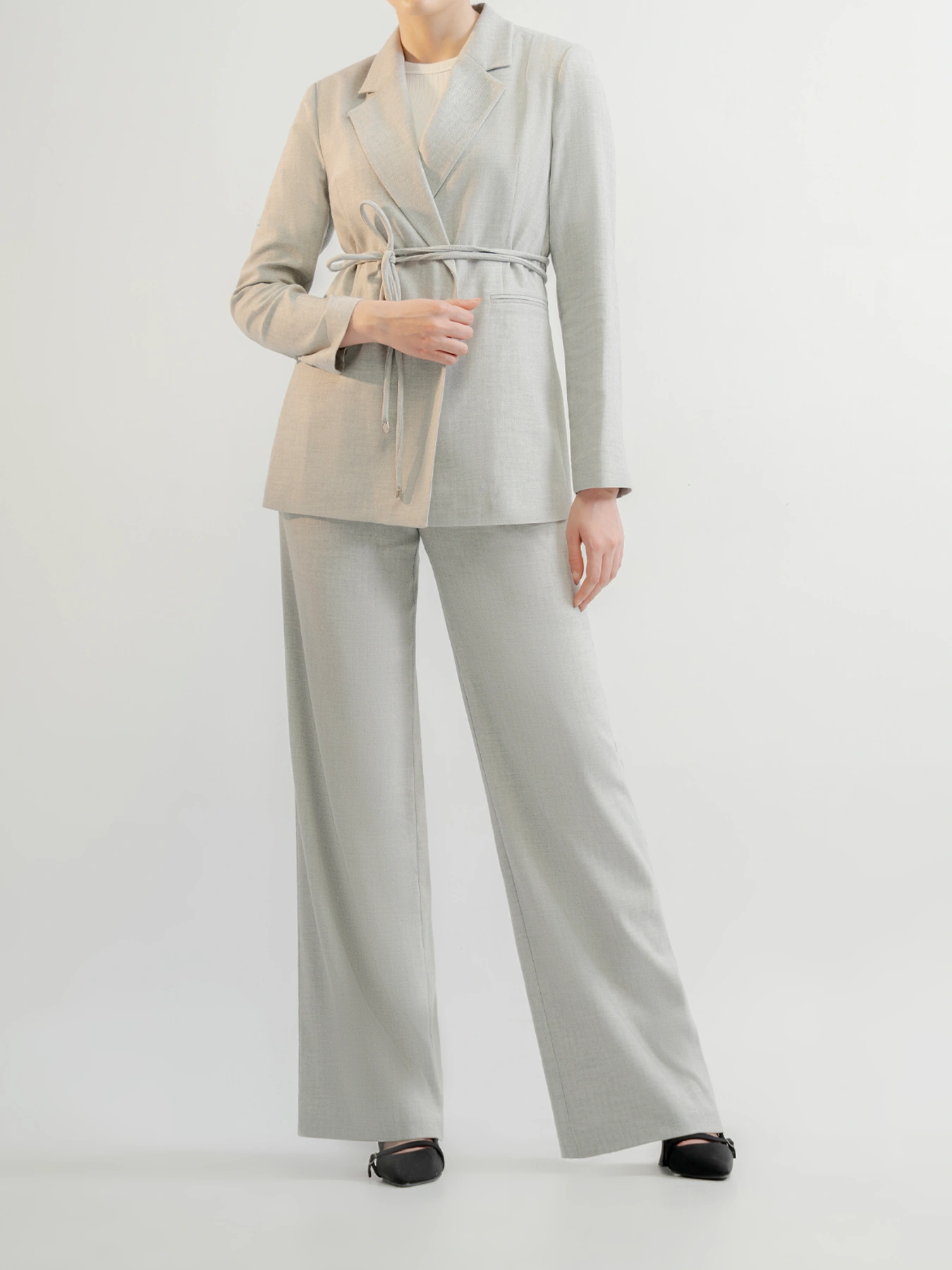 کت شلوار زنانه یقه انگلیسی جلو باز طرح دار طوسی