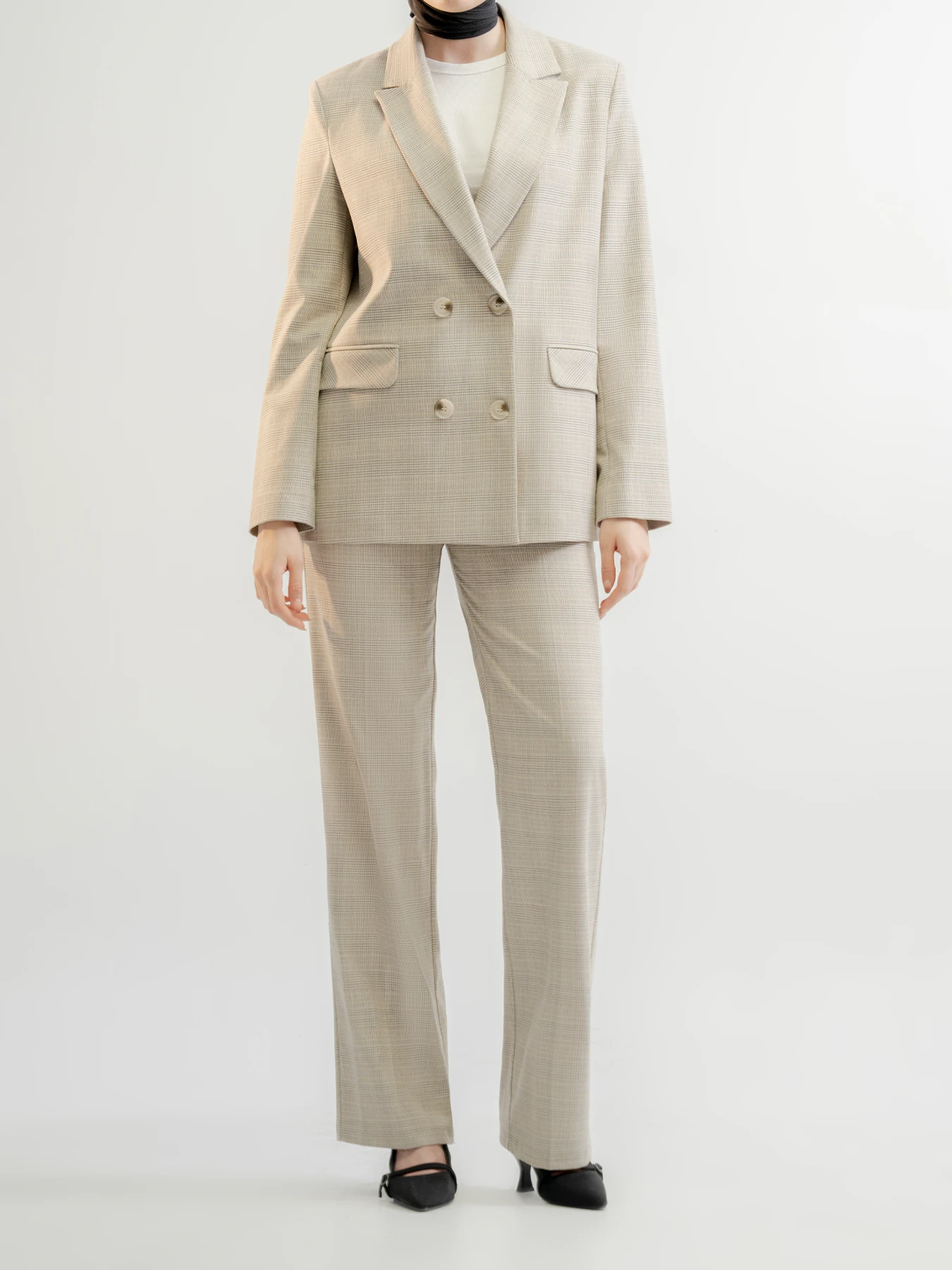 کت شلوار زنانه چهارخانه کرم یقه انگلیسی 