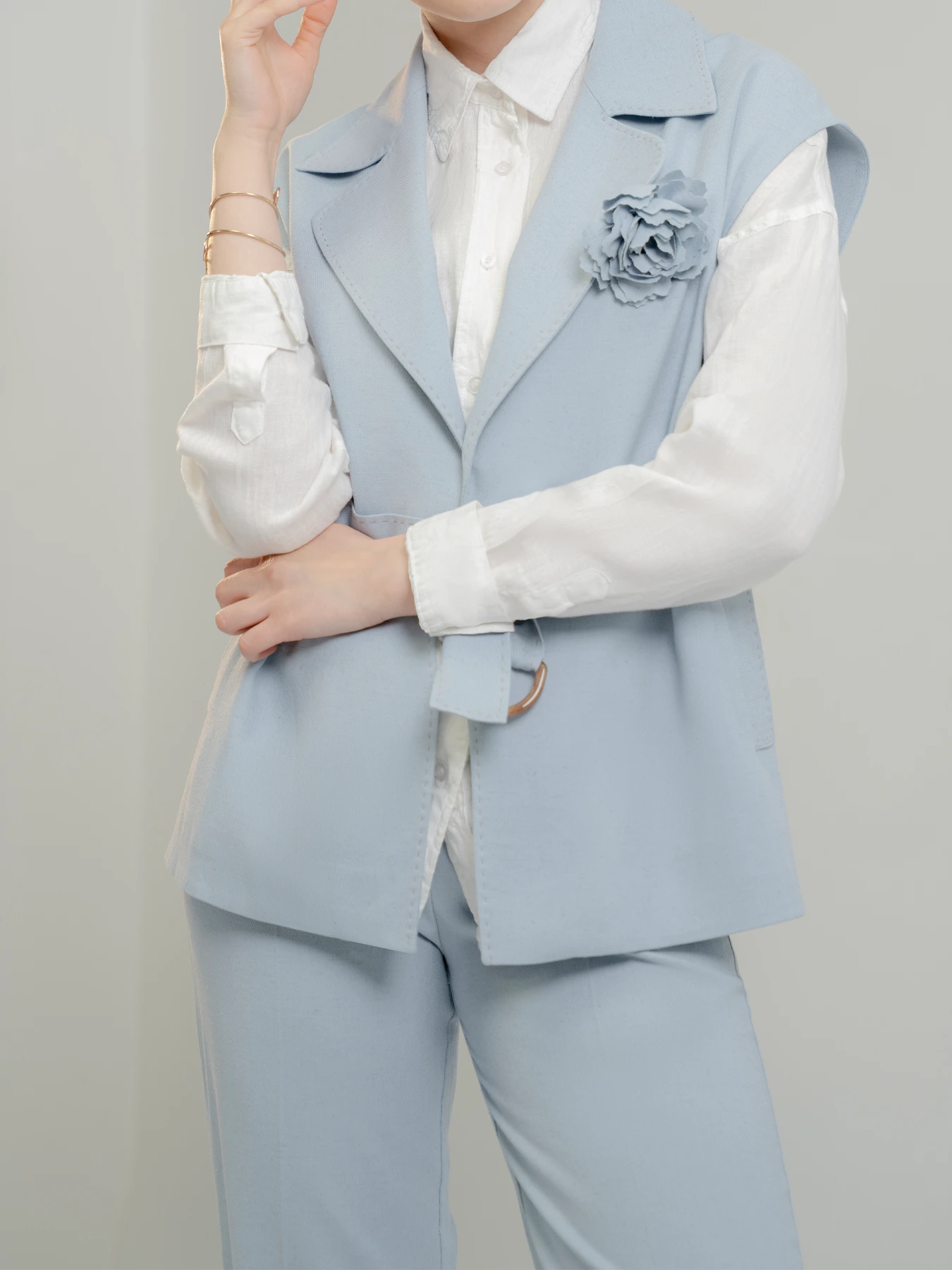 ست ژیله وشلوار جلوباز آبی یقه انگلیسی 93