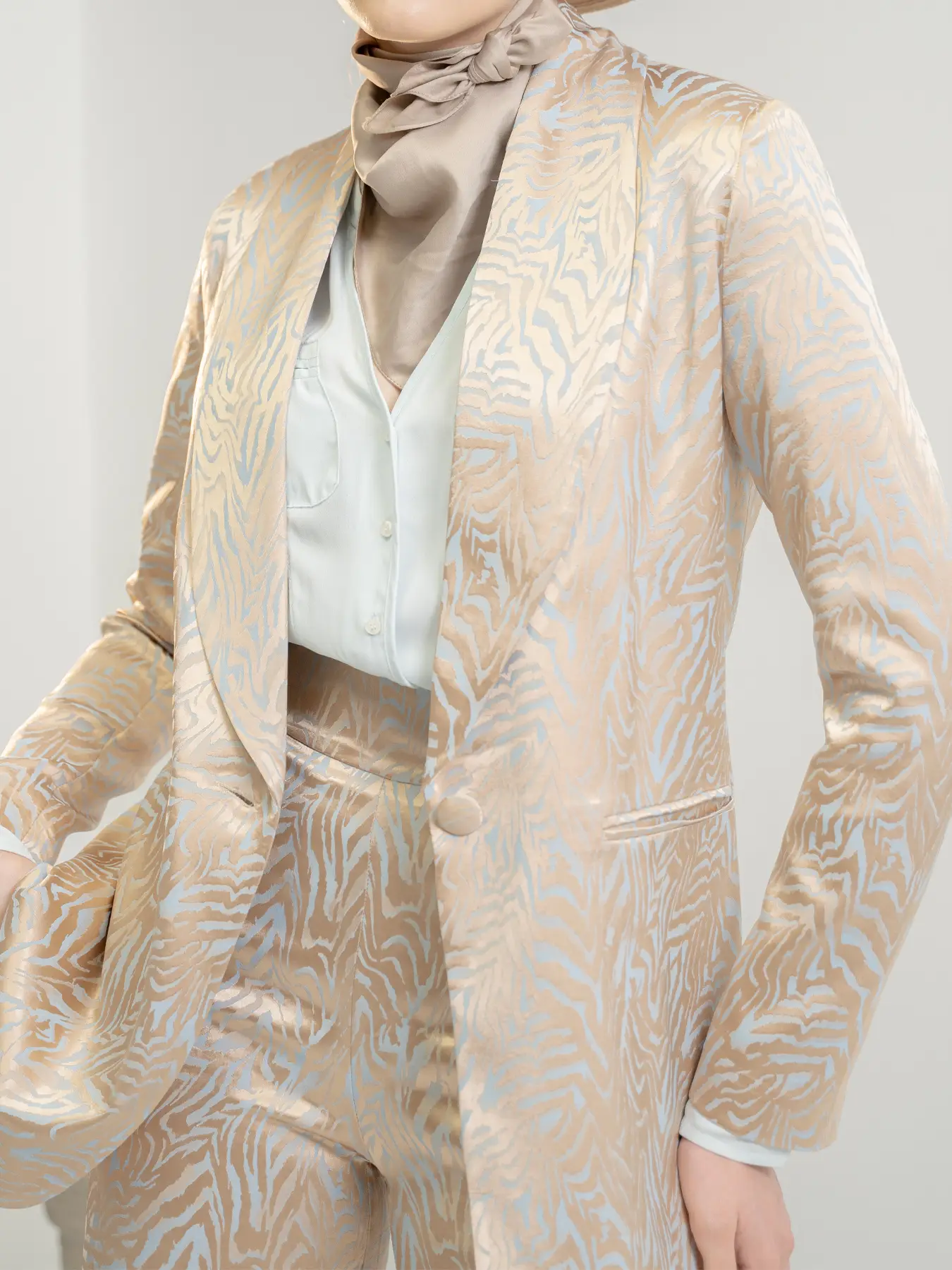 کت تک زنانه یقه آرشال طرح دار نسکافه ایی