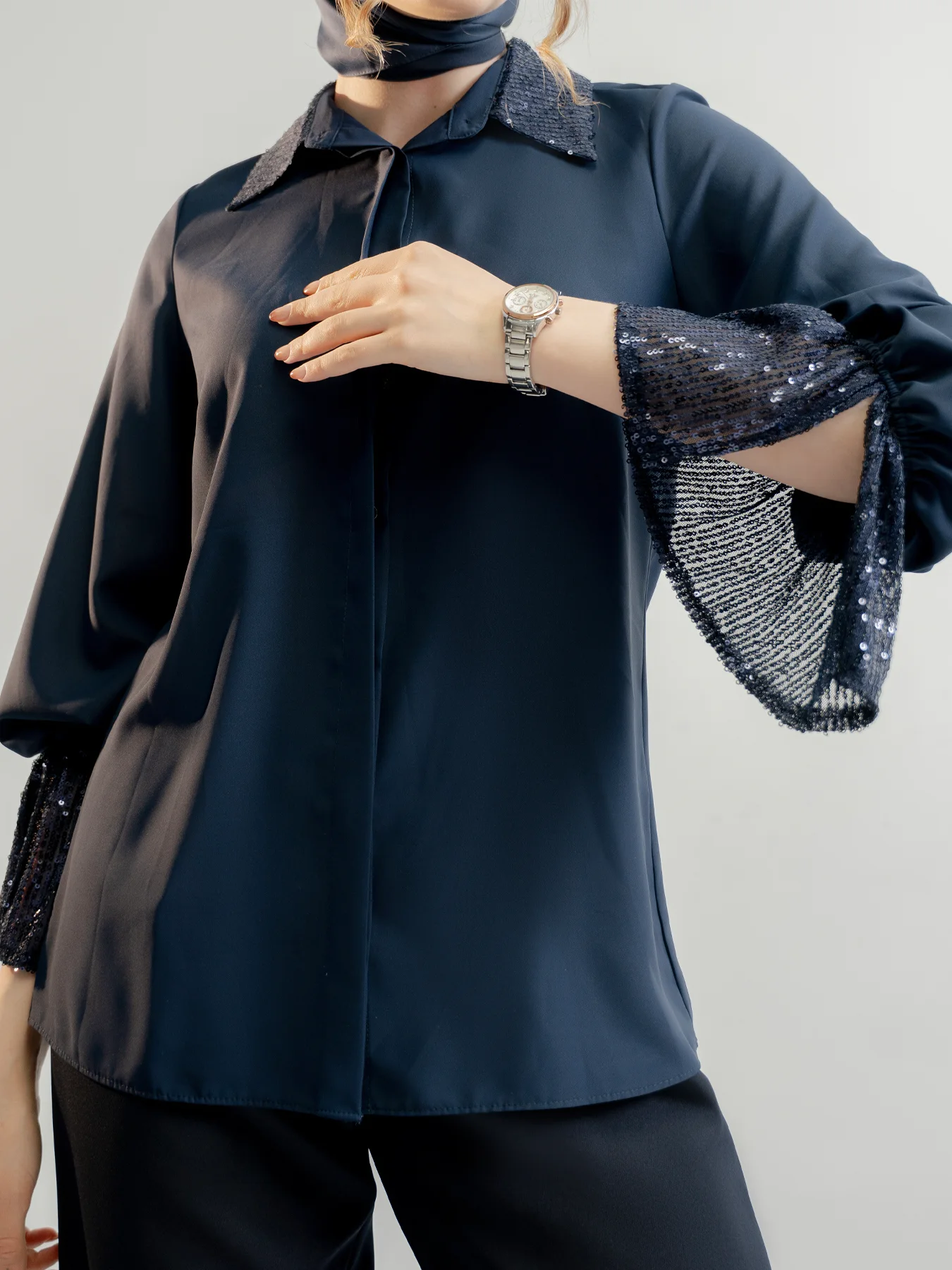 شومیز یقه پیراهنی پولک دوزی شده سرمه ای