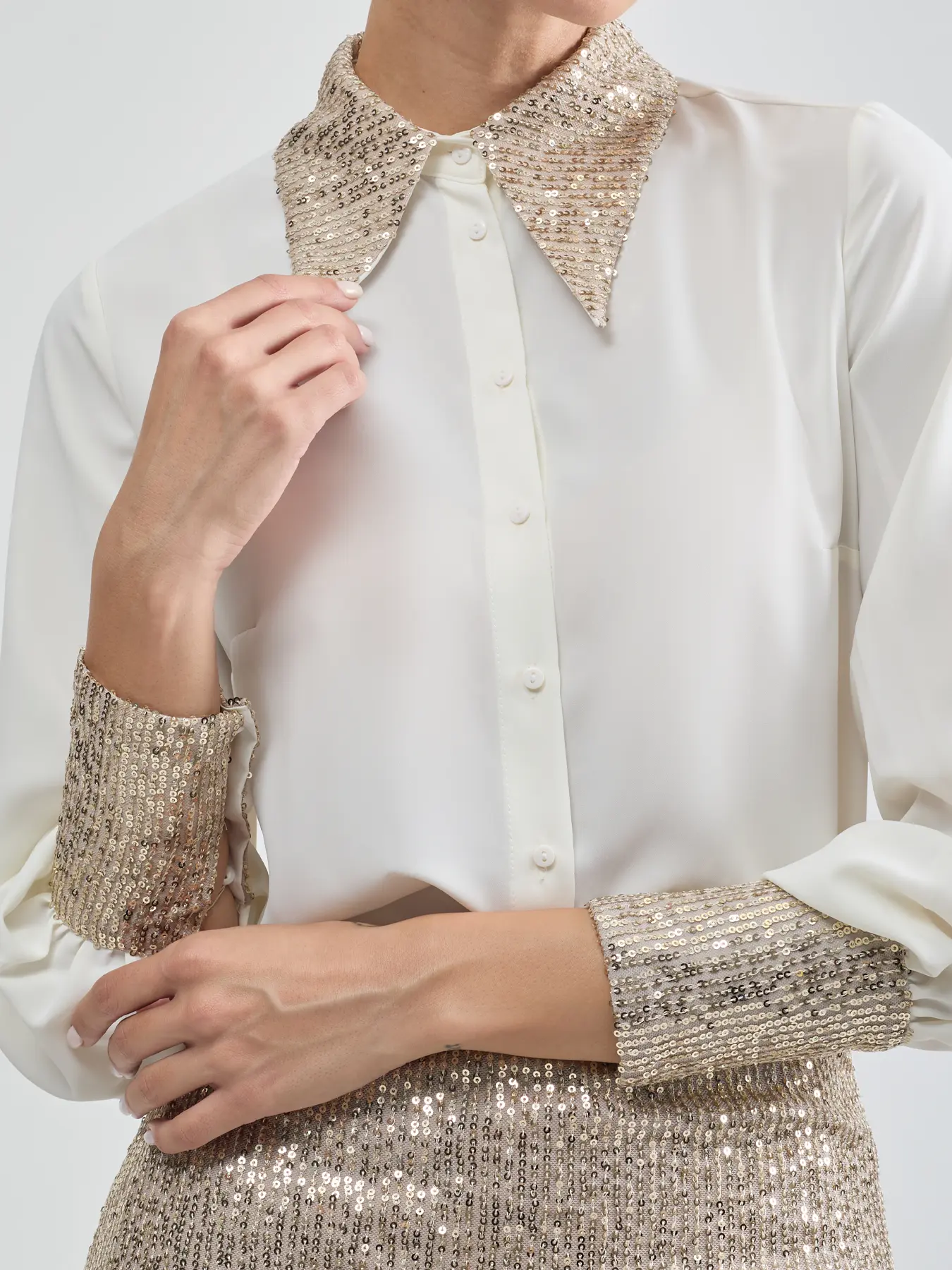 شومیز شیری یقه خرگوشی پولک دوزی شده 