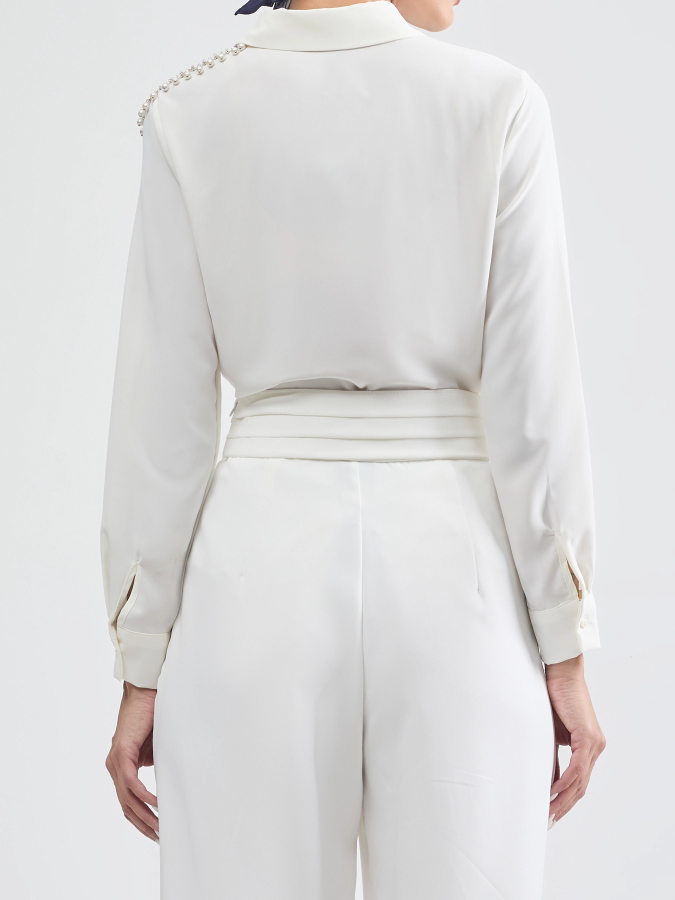 شومیز سفید یقه شکاری دکمه مخفی 