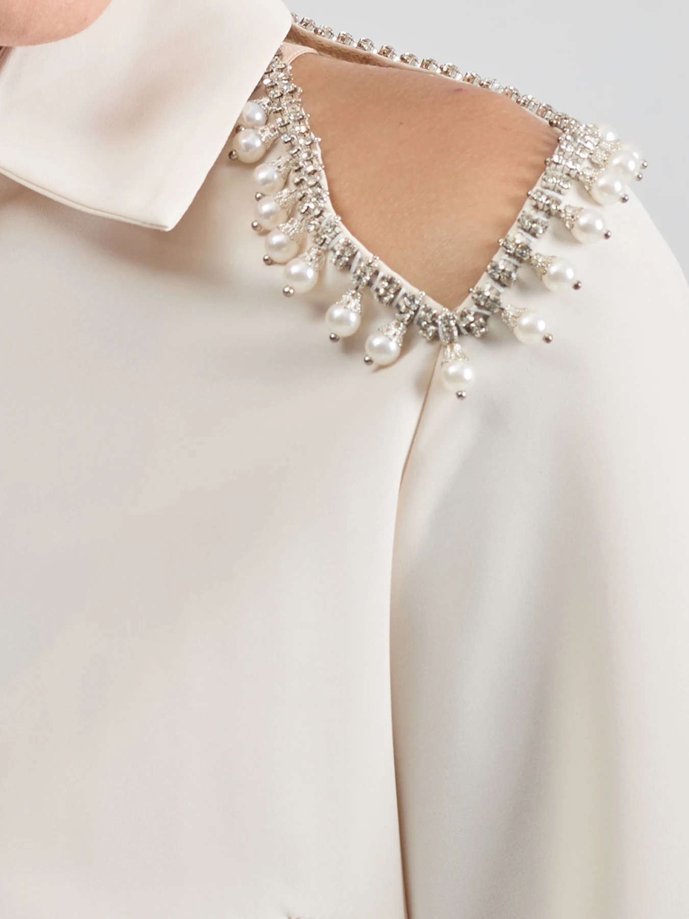 شومیز کرم یقه شکاری دکمه مخفی 