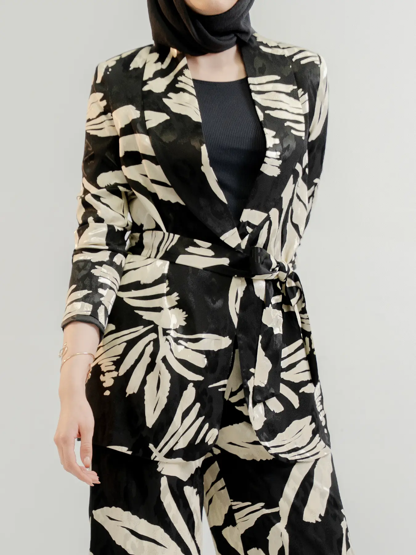 کت تک زنانه یقه آرشال تک دکمه مشکی کرم