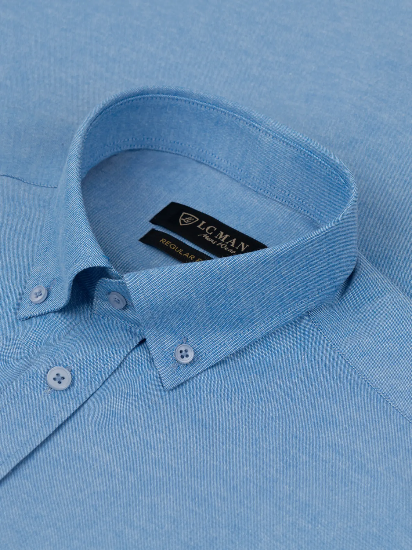 پیراهن آستین کوتاه ساده آبی یقه دکمه دار ال سی من27