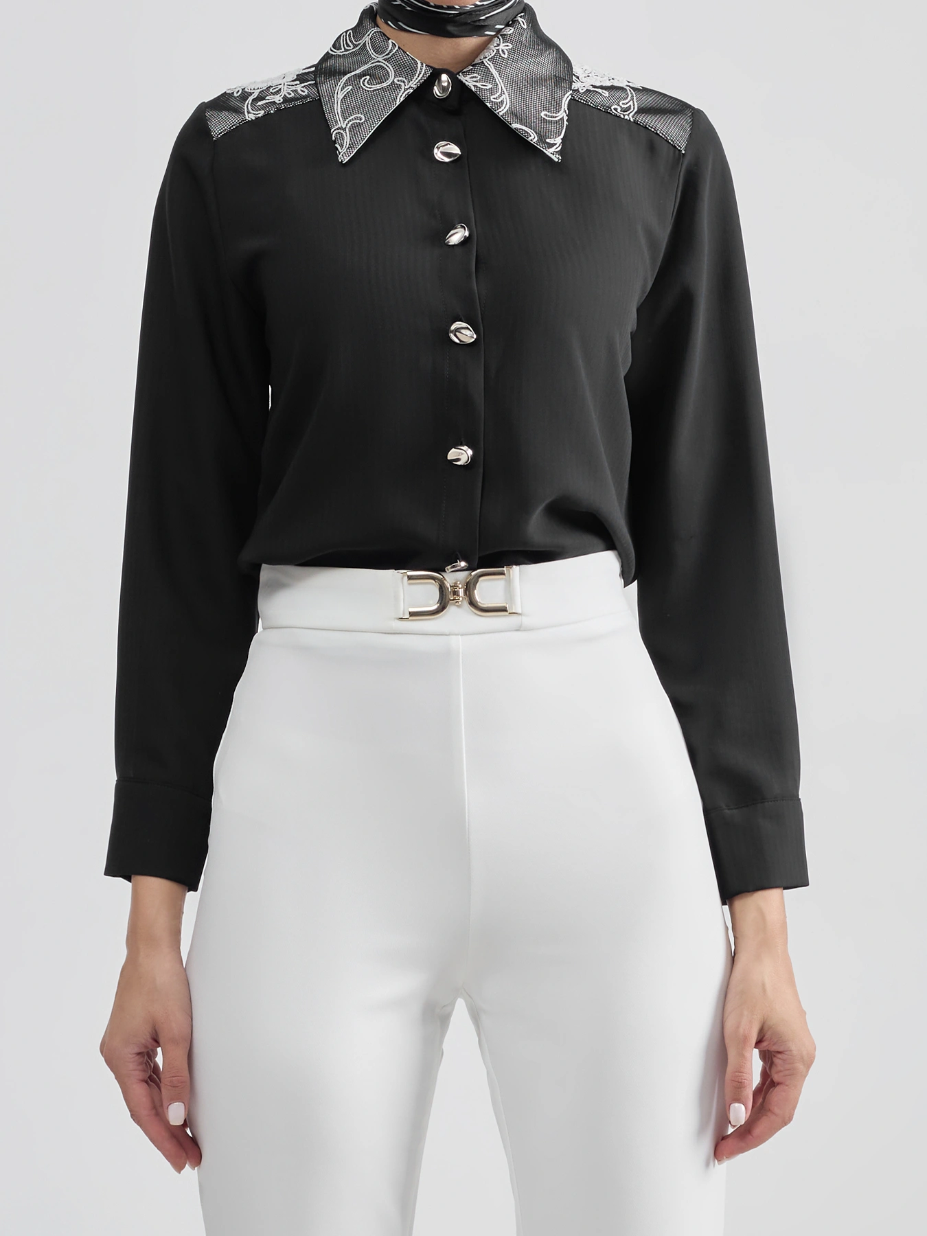 شومیز حریر مشکی یقه خرگوشی خامه دوزی شده 