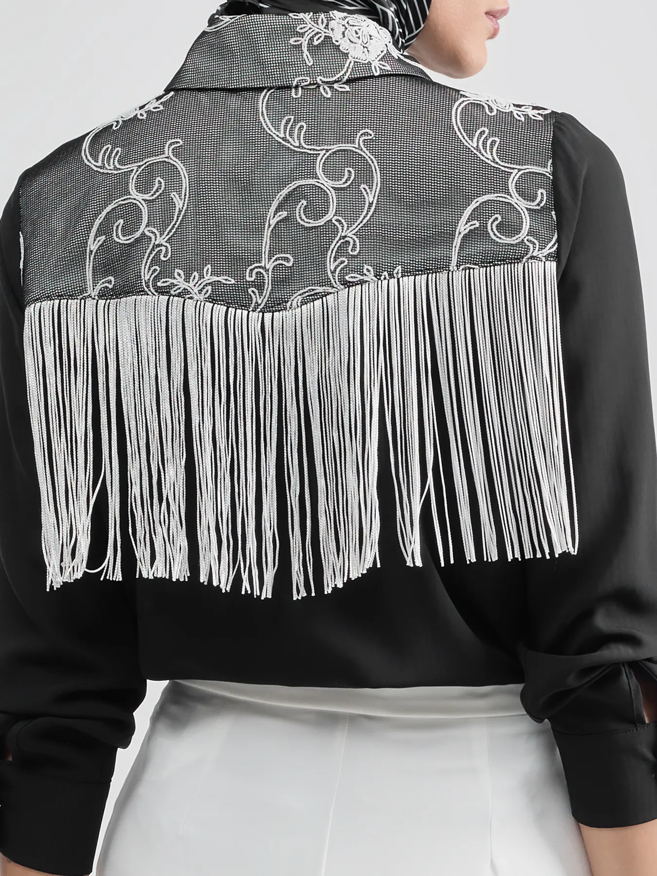 شومیز حریر مشکی یقه خرگوشی خامه دوزی شده 