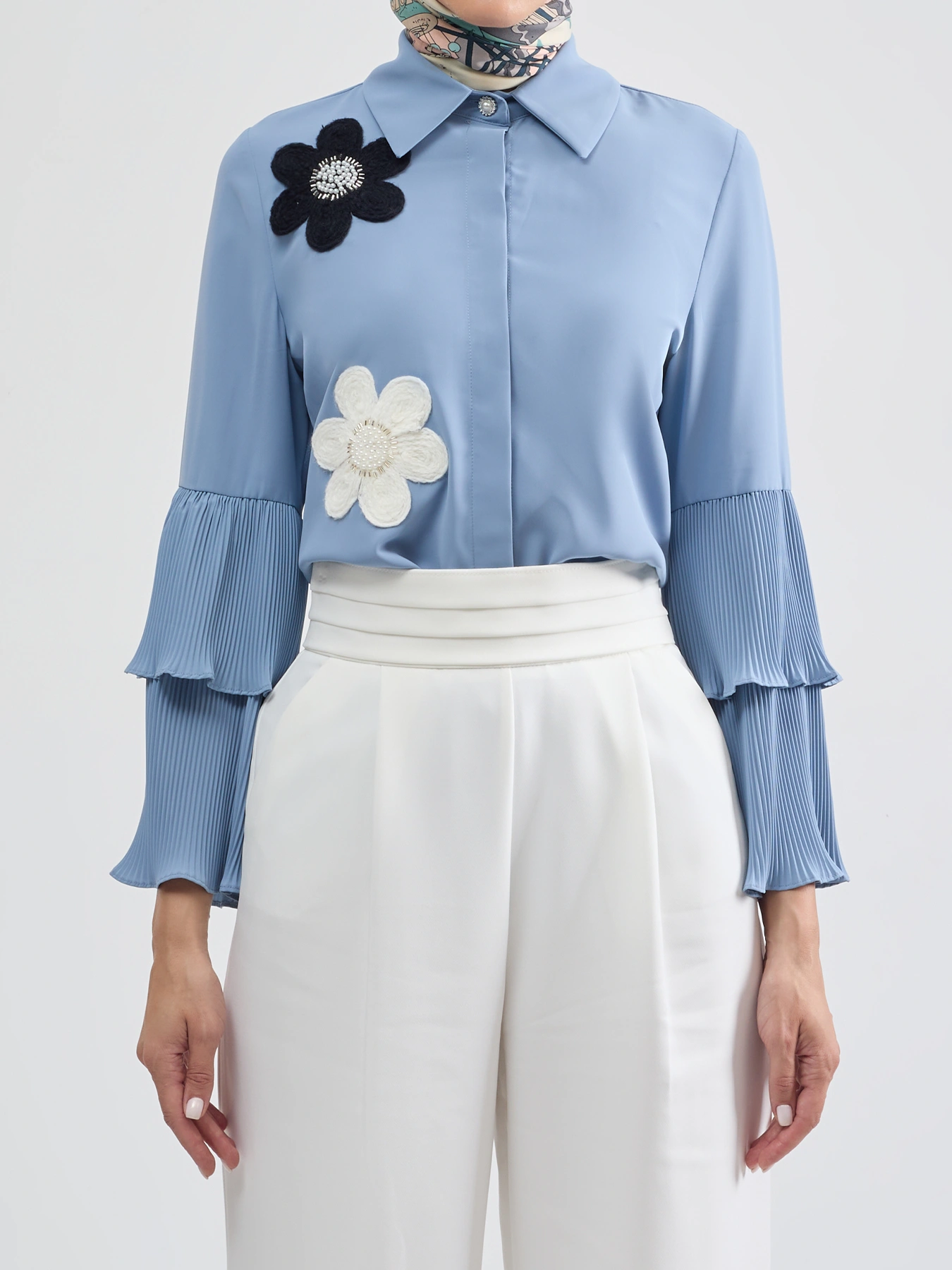 شومیز حریر آبی یقه شکاری آستین دوتکه 