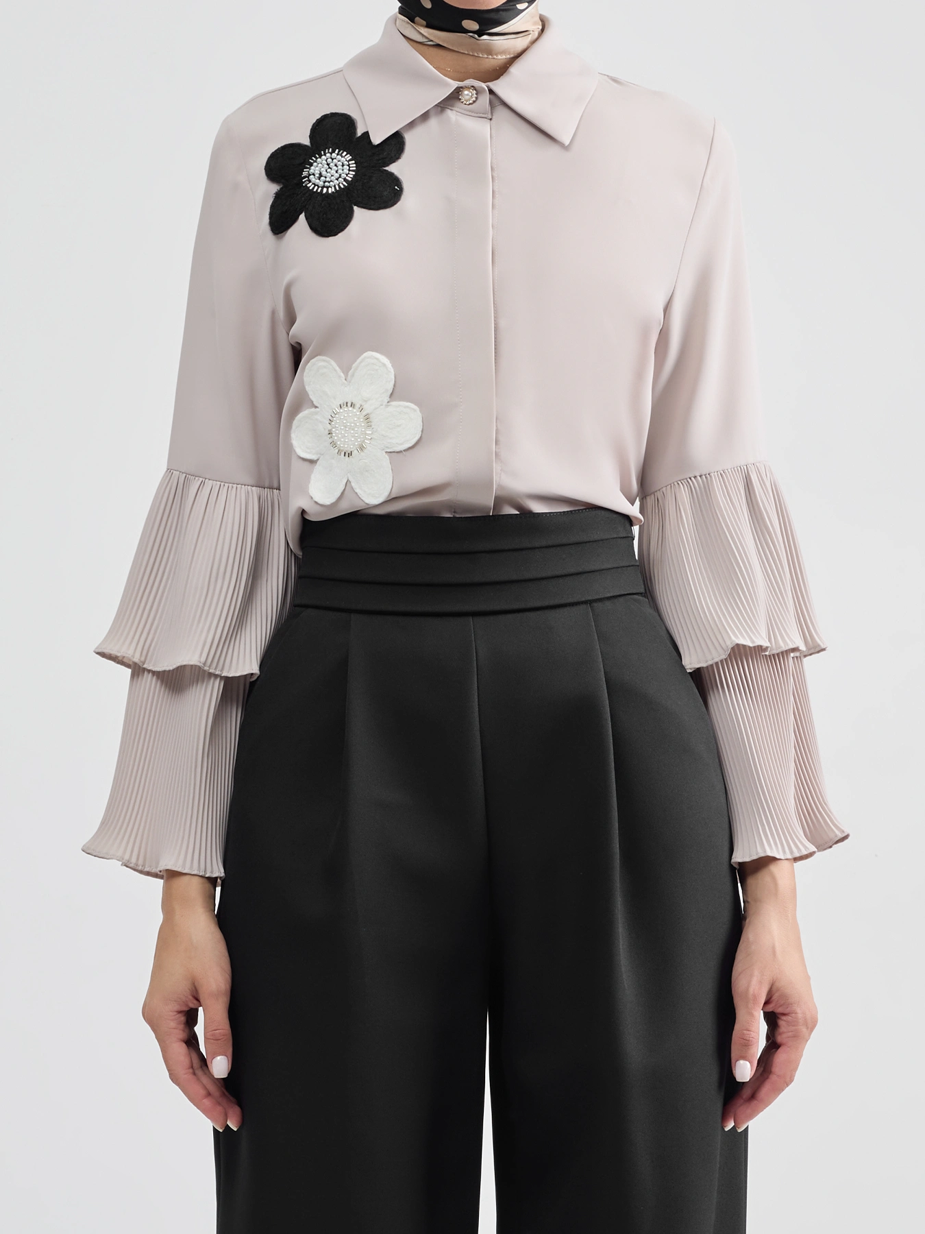 شومیز حریر نسکافه ای یقه شکاری آستین دوتکه