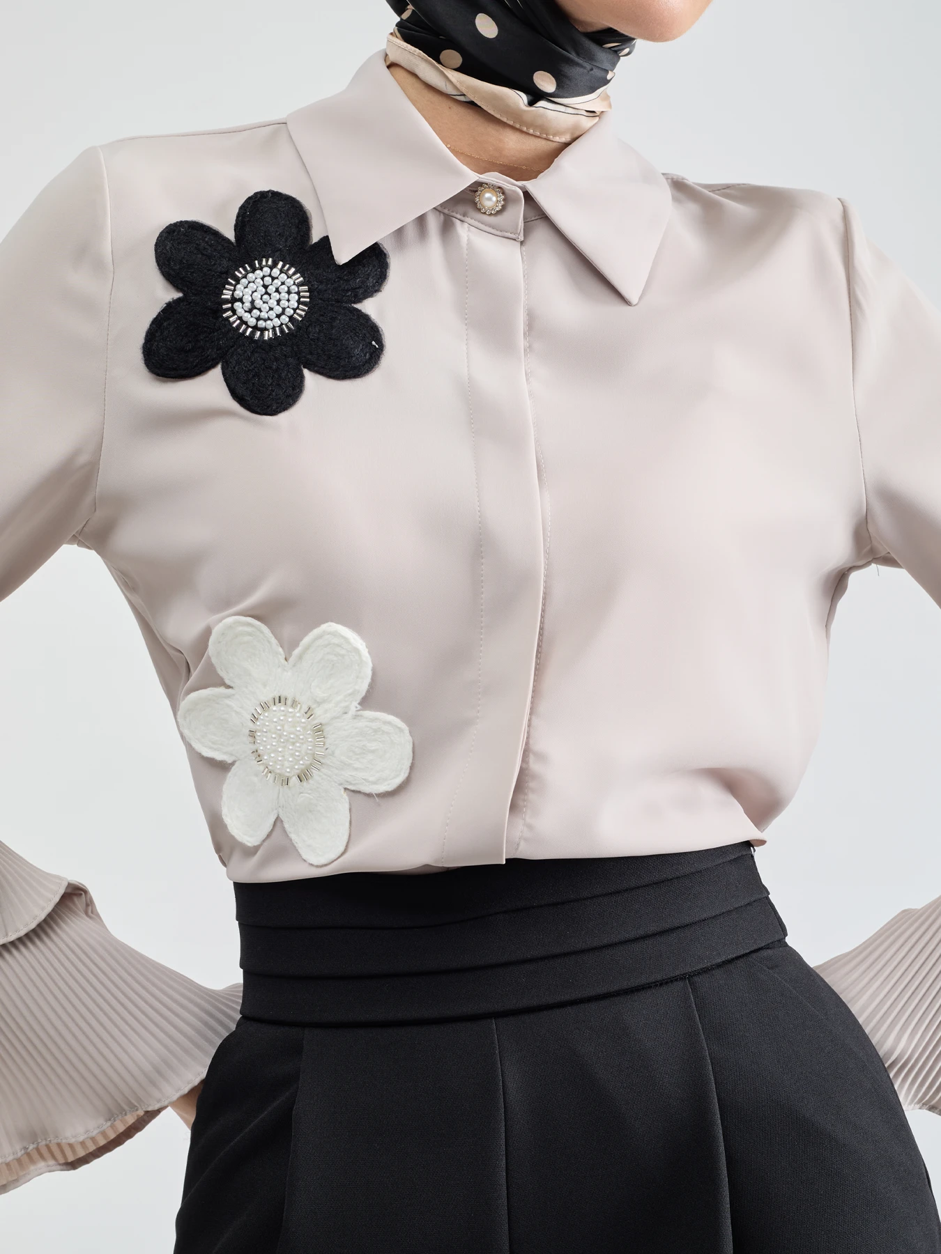 شومیز حریر نسکافه ای یقه شکاری آستین دوتکه