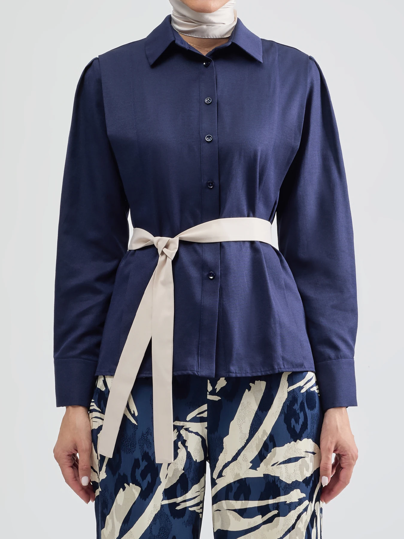 شومیز سرمه ای آستین سه دکمه 