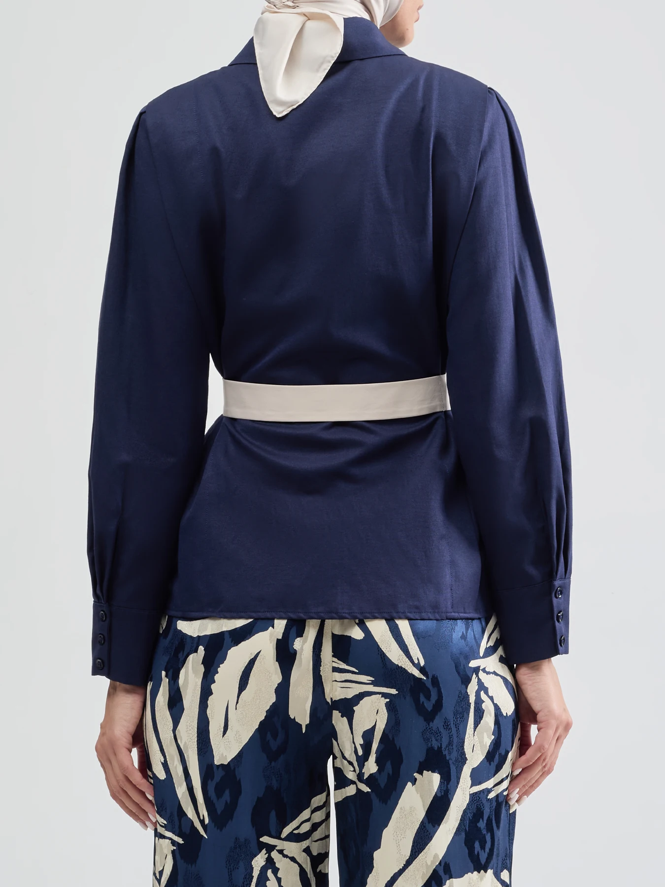 شومیز سرمه ای آستین سه دکمه 