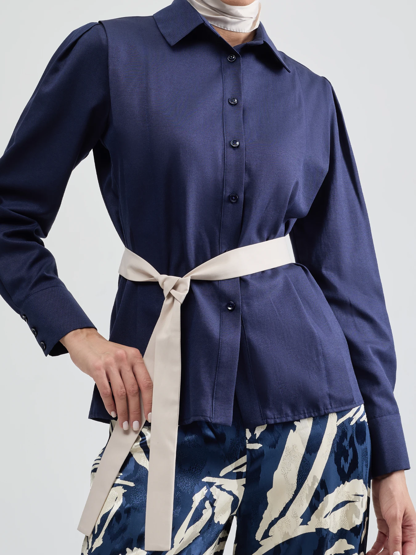 شومیز سرمه ای آستین سه دکمه 