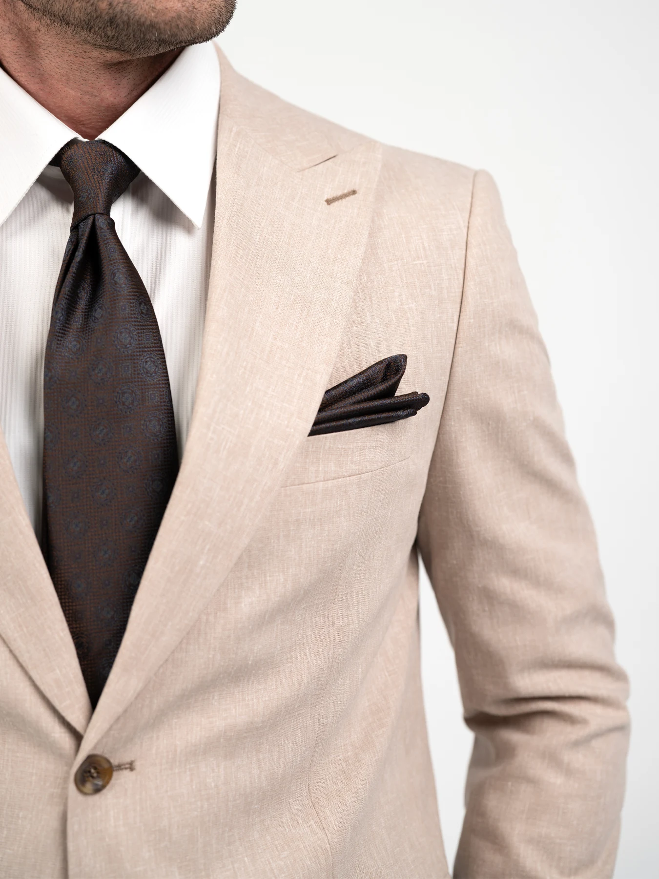 کت و شلوار کرم ال سی من 68