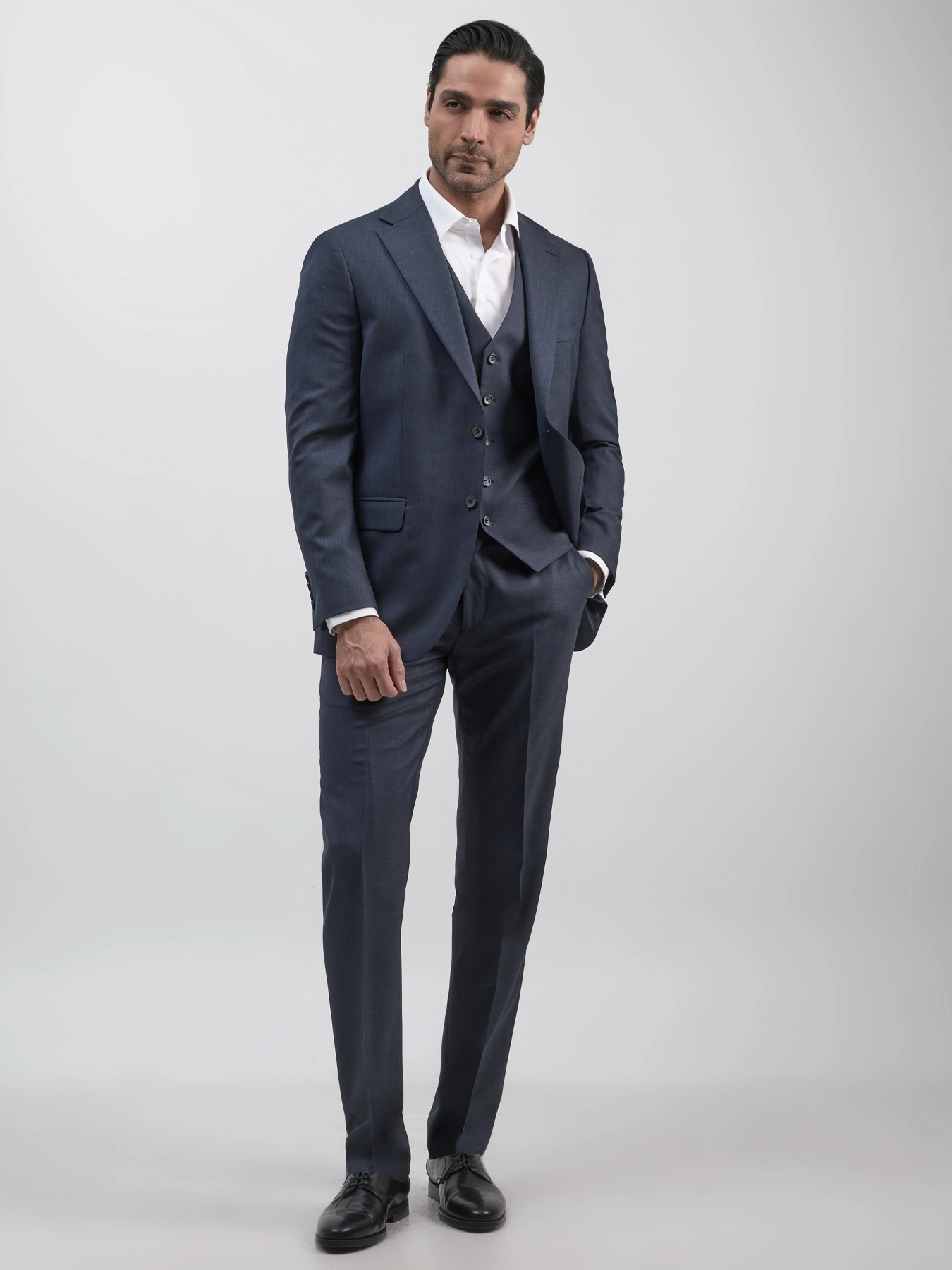 کت و شلوار و ژیله سرمه ای ال سی من 70