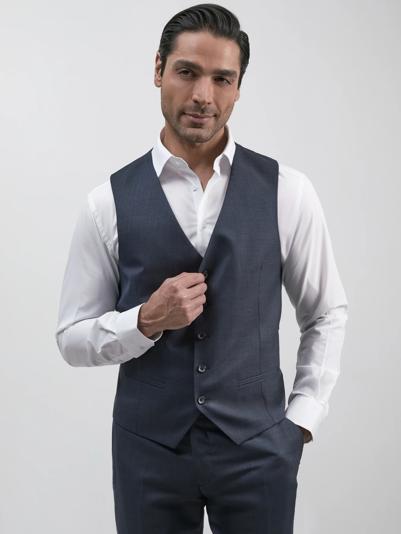 کت و شلوار و ژیله سرمه ای ال سی من 70