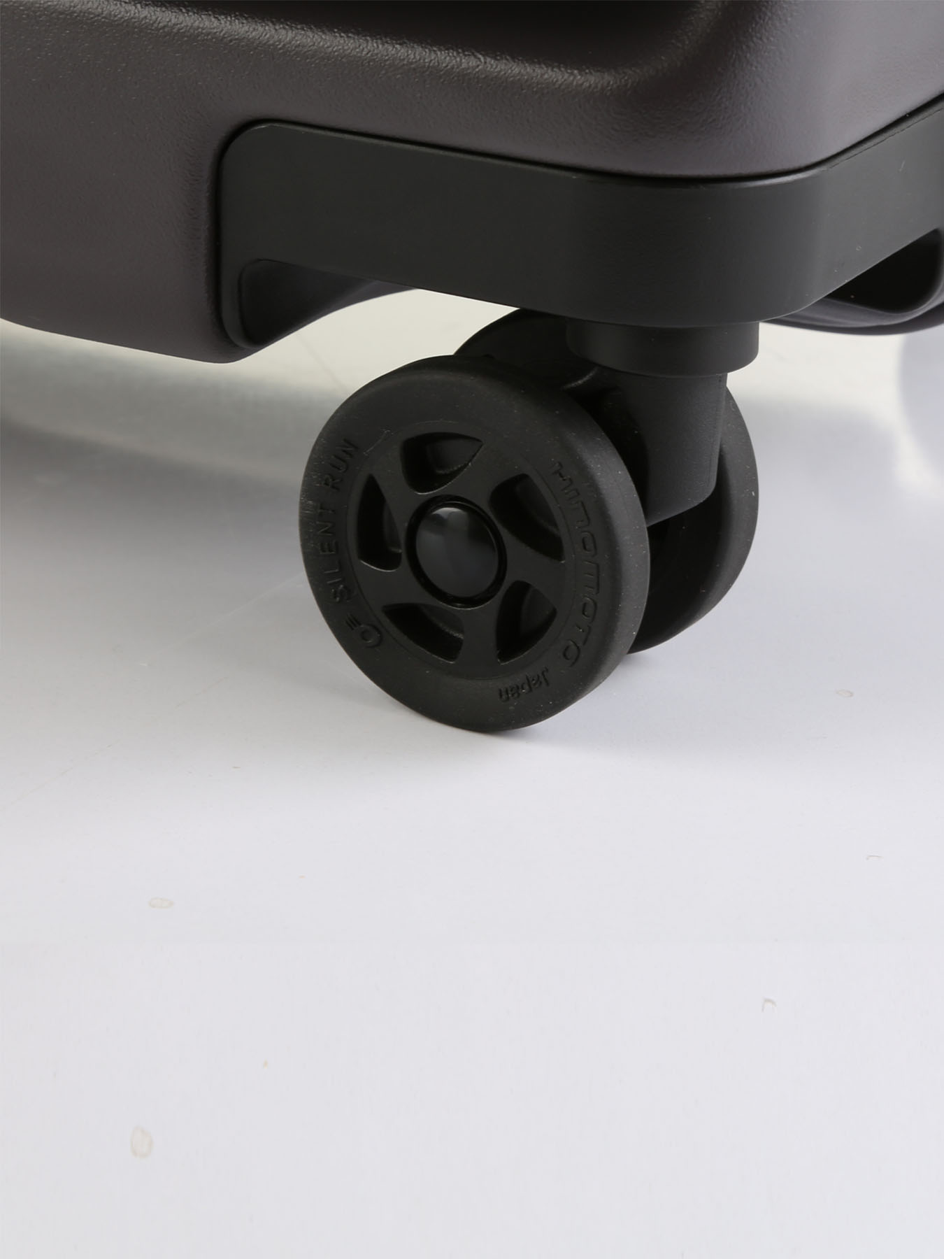 چمدان مسافرتی چرخ دارطرح راه راه افقی  CELESTRA